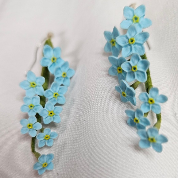 Artisan Handcrafted Forget-Me-Not Flower Clay Earrings From Spain - Picture 2 of 5